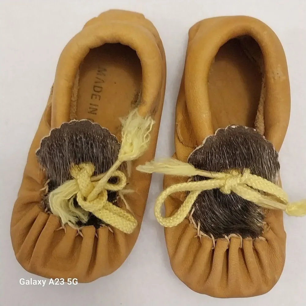 VTG Deerskin And Beaver Baby Moccasins Shoes Sz 4 Made In Canada #C014